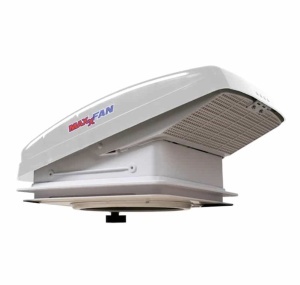 Trapa cu ventilator 12V MaxxFan Deluxe Compact – capac alb mat – 28×28 cm