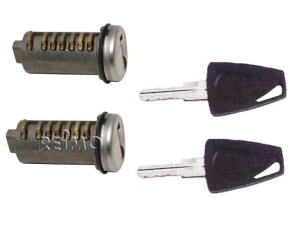 2 butuci plug-in, cu 2 chei