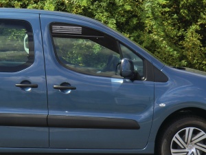 Grila de aerisire cabina soferului Citroen Berlingo 2 din 03 2008