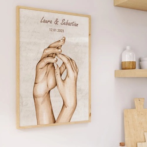 Tablou Personalizat Cuplu „Holding Hands Up” cu Poză și Mesaj – Cadou Romantic Modern pentru Îndrăgostiți