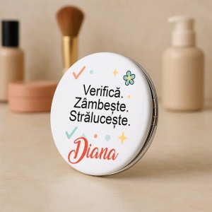 Oglindă personalizată cu nume „Verifică. Zâmbește.” – cadou motivațional elegant