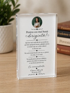 Cristal personalizat 9x13x2 cm pentru dirigintă – cadou elegant cu poză și mesaj de mulțumire