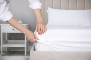 Cearceaf impermeabil, cu elastic, pentru protecția saltelei - respirabil și reutilizabil, lavabil la 95°C - Img 2