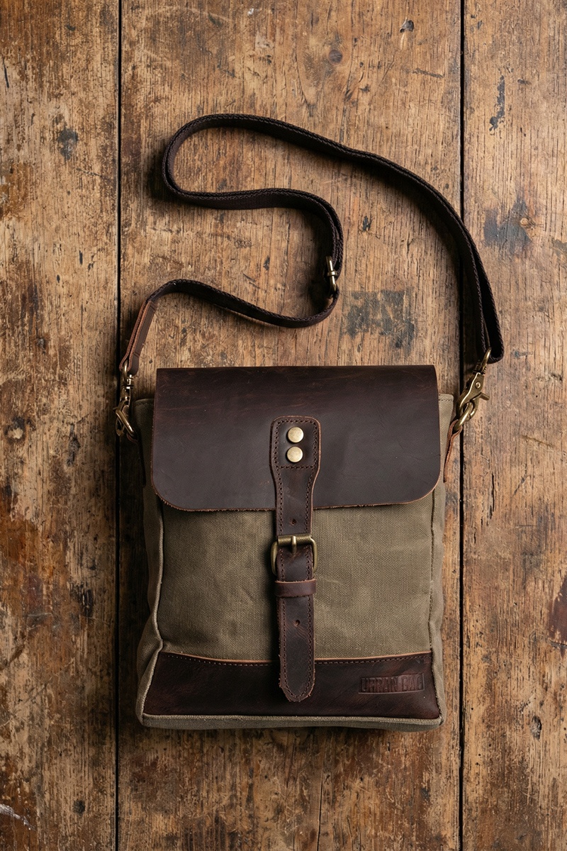URBAN  Geantă crossbody din piele naturală și material textil cerat URBAN