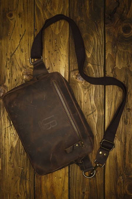 Borsetă de umăr din piele naturală URBAN BAG The City – Maro