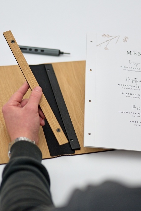 Meniu premium URBAN BAG din lemn de stejar format A4 - Img 7