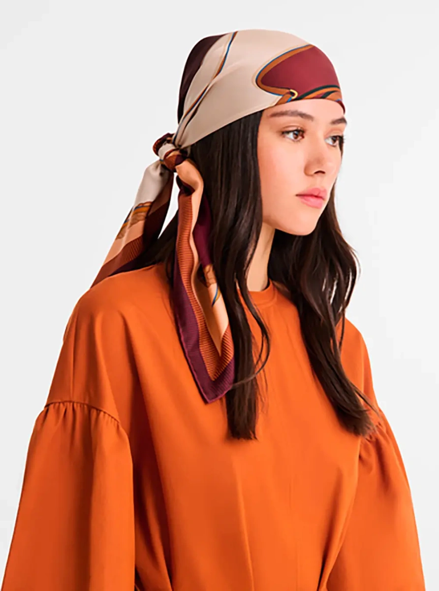 Esarfa Longchamp rosie din matase - Img 2