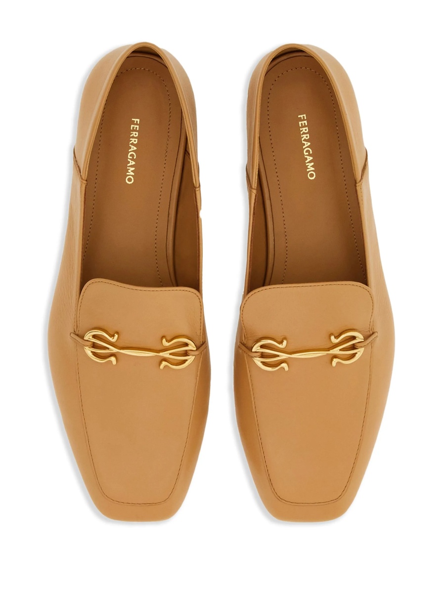 Mocasini Ferragamo gancini neutri din piele - Img 4