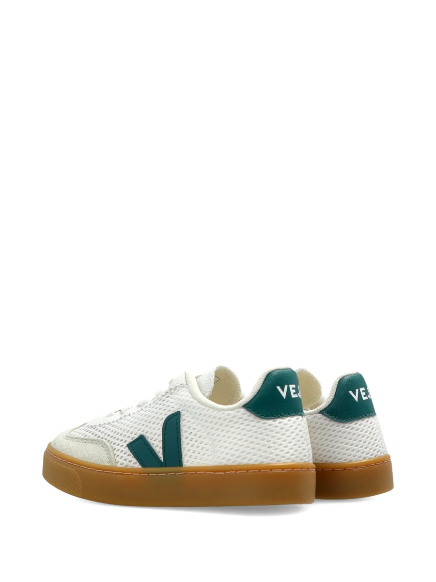 Sneakers VEJA albi din poliester reciclat - Img 3