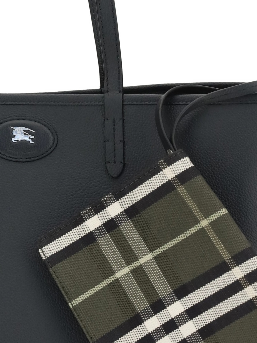 Geanta de mana Burberry neagra din poliuretan - Img 3