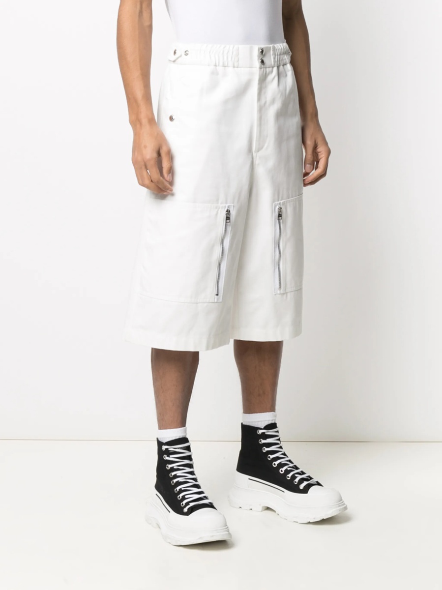 Pantaloni scurti Alexander McQueen albi din bumbac - Img 3