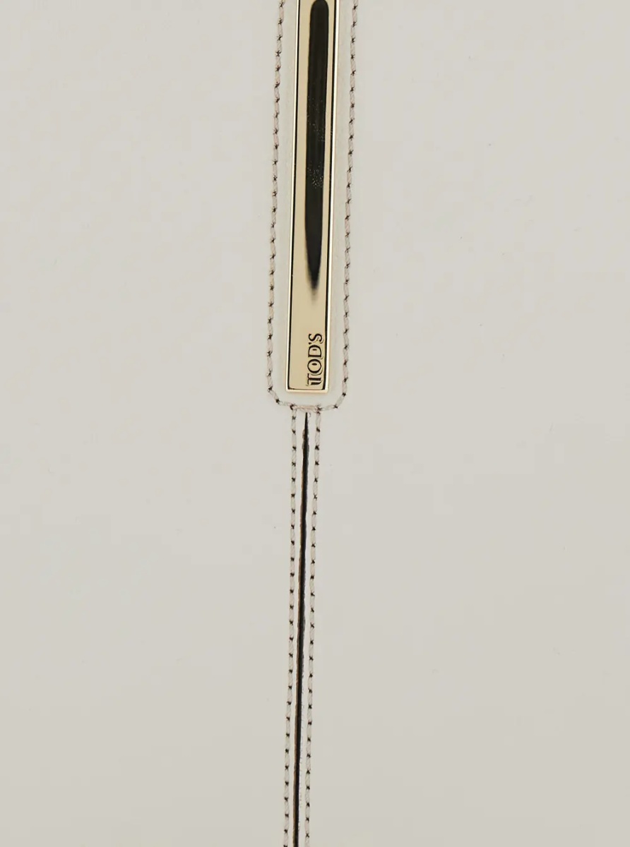 Geanta de mana White Handbag with Adjustable and Removable Shoulder Strap and Metal Bar on the Front in Leather for Women - Img 3