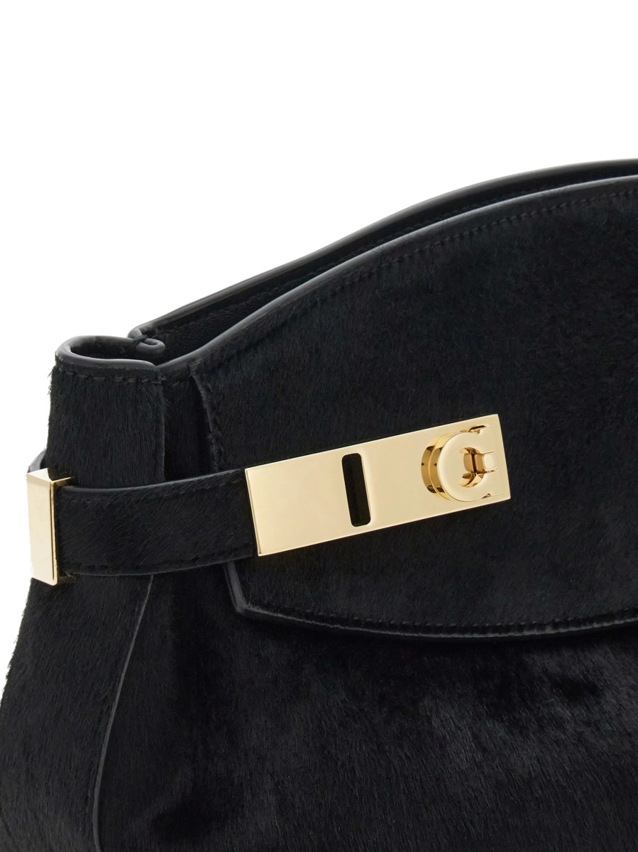 Geanta tip postas Ferragamo neagra din par de vitel - Img 5
