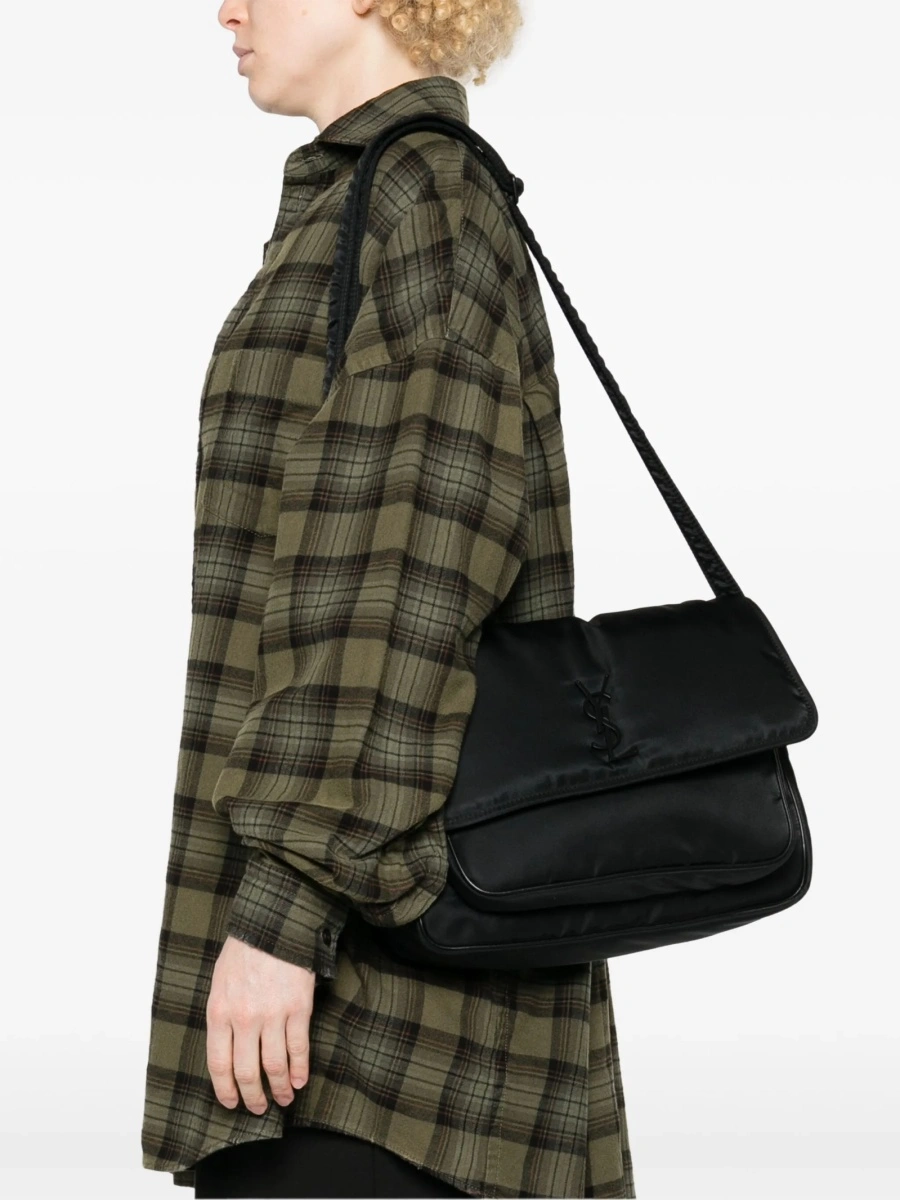 Geanta tip postas Saint Laurent neagra din nylon si piele - Img 2