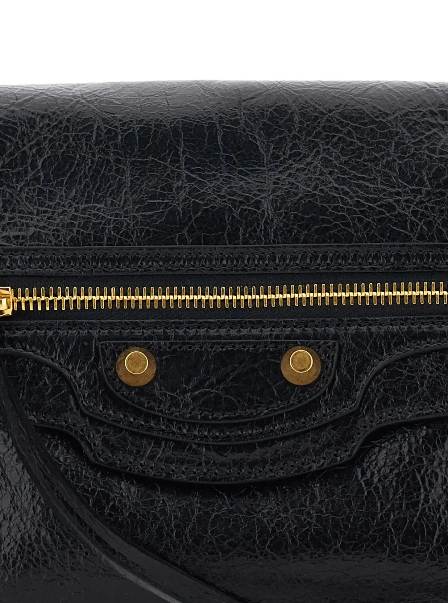 Genti 'Le City' Black Clutch with removable chain shoulder strap and a front zip pocket in leather for women - Img 3
