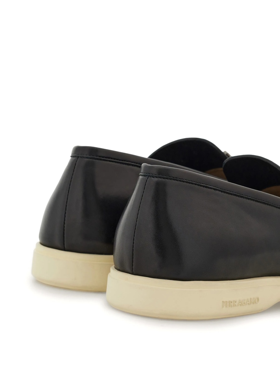Mocasini Ferragamo gancini negri din piele - Img 3