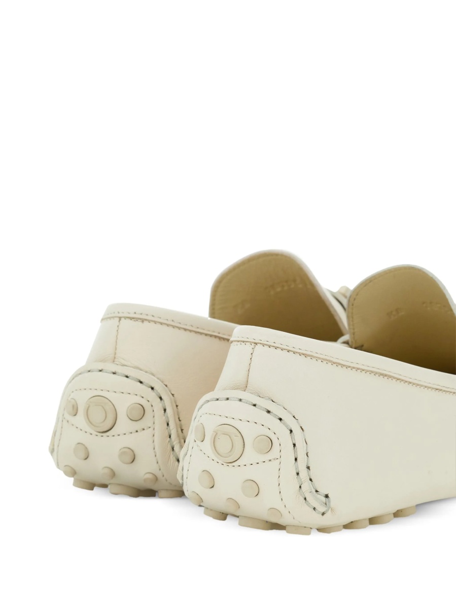 Mocasini Ferragamo gancini neutri din piele - Img 3