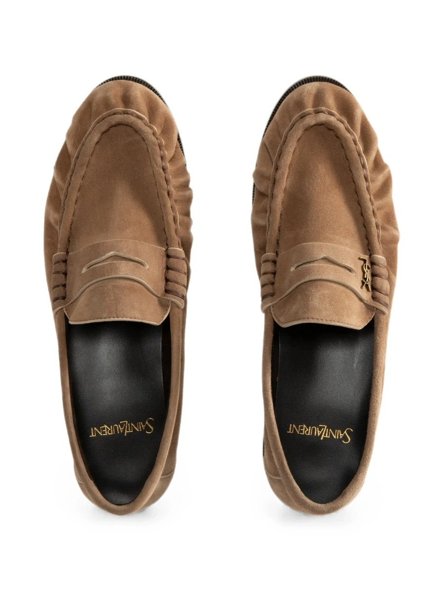 Mocasini 'Le Loafer' Beige Loafers with Hand-Stitched Moc Toe and Cassandre Plaque in Suede for Women - Img 6
