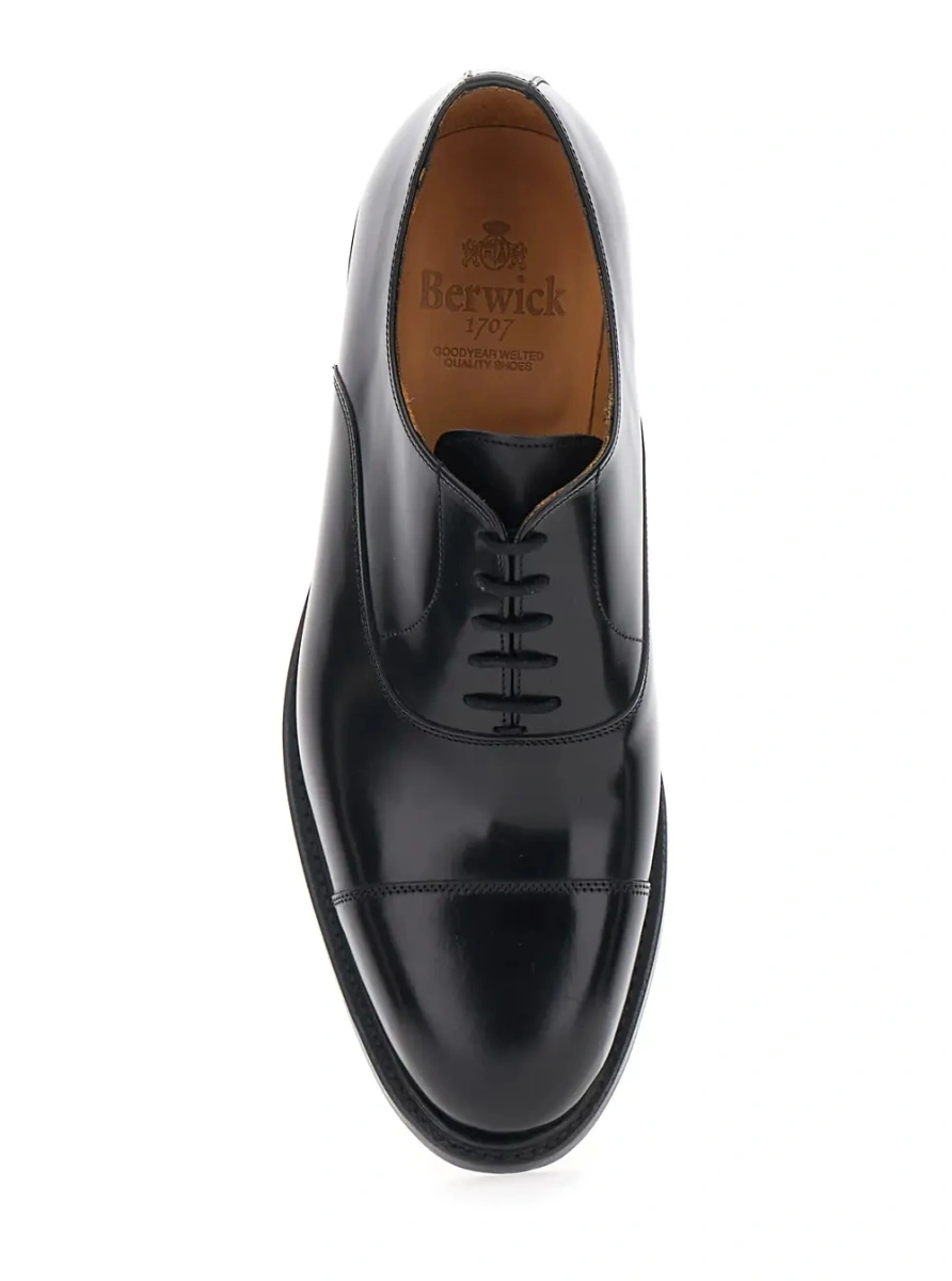 Pantofi Black lace-up shoes with rounded toe and low heel in leather for men - Img 4