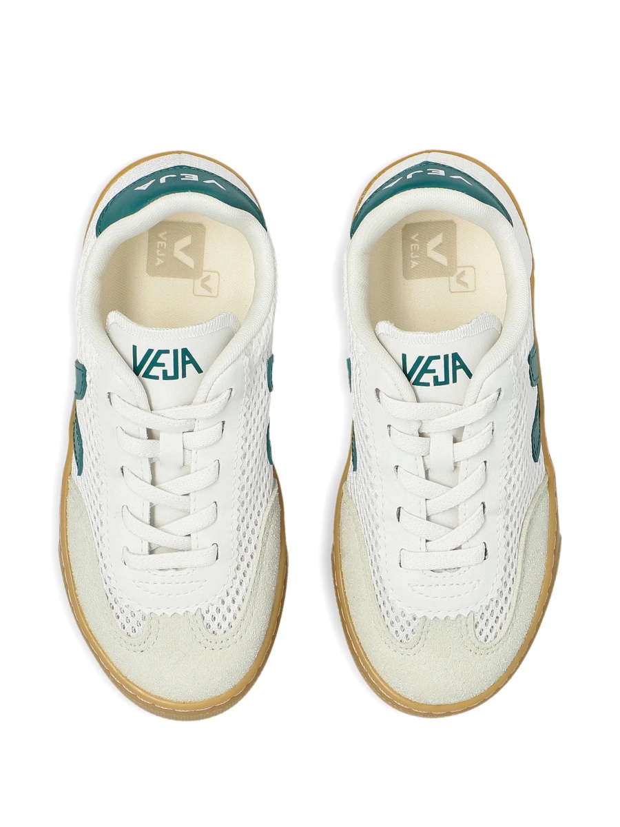 Sneakers VEJA albi din poliester reciclat - Img 4