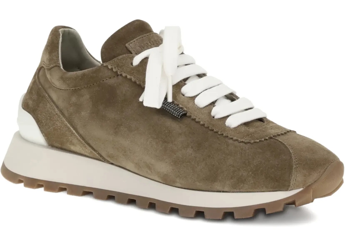Sneakers with iconic embellishments - Img 2