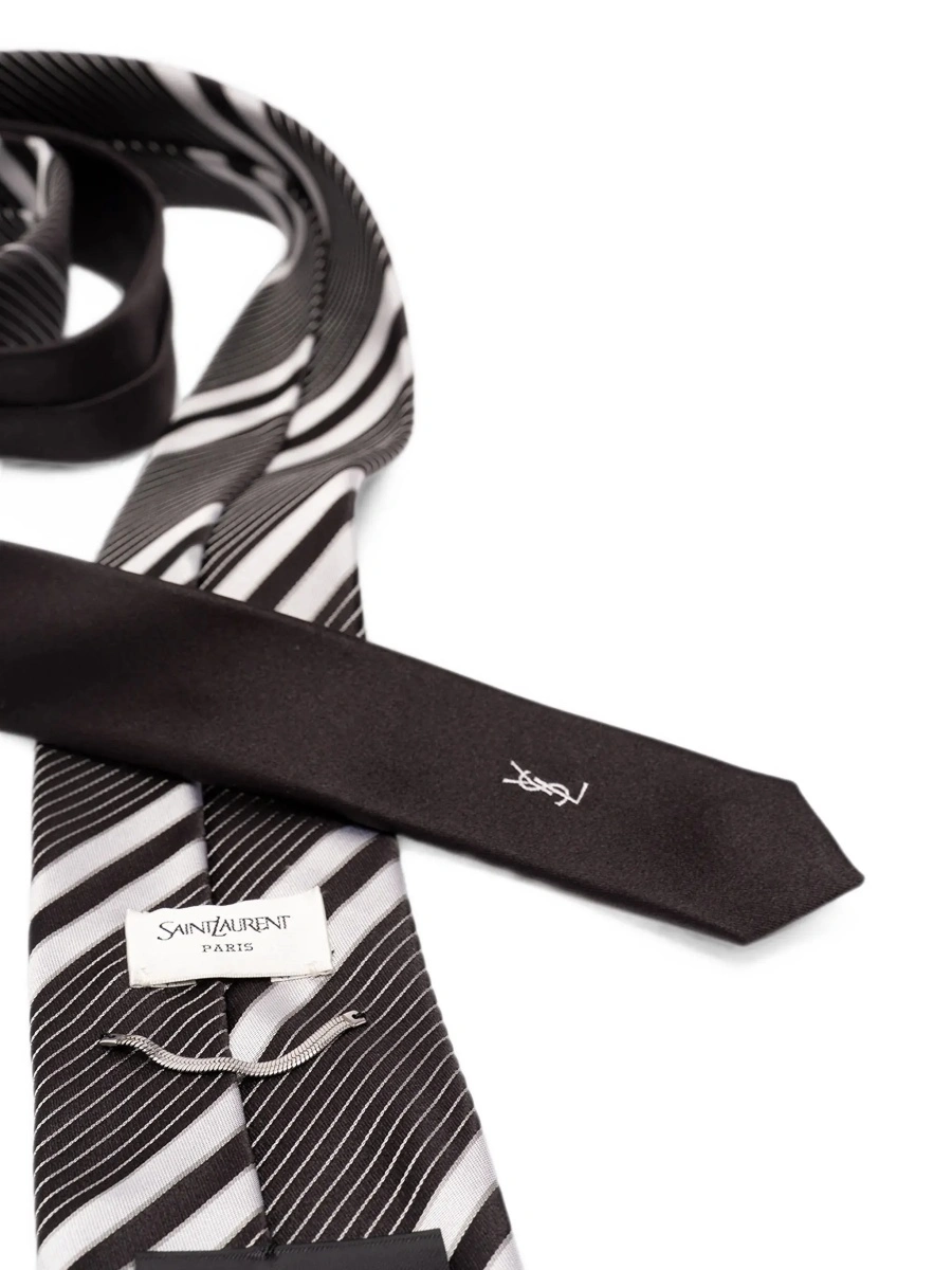 Cravate black and white Tie with all-over stripe motif in silk for Men - Img 4
