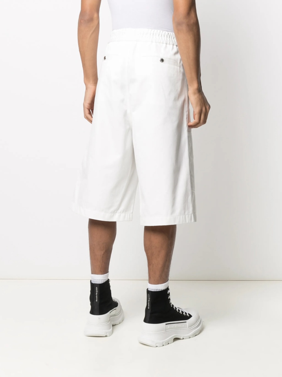 Pantaloni scurti Alexander McQueen albi din bumbac - Img 4