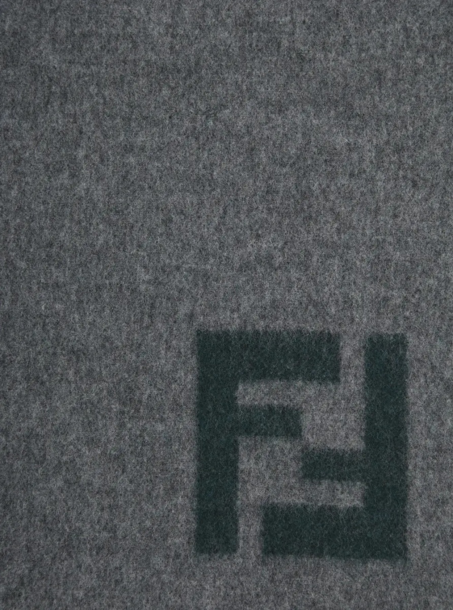 Esarfa Gray 'FF' Scarf with Fringed Edge and FF Embroidery on the Front in Wool and Cashmere for Men - Img 3