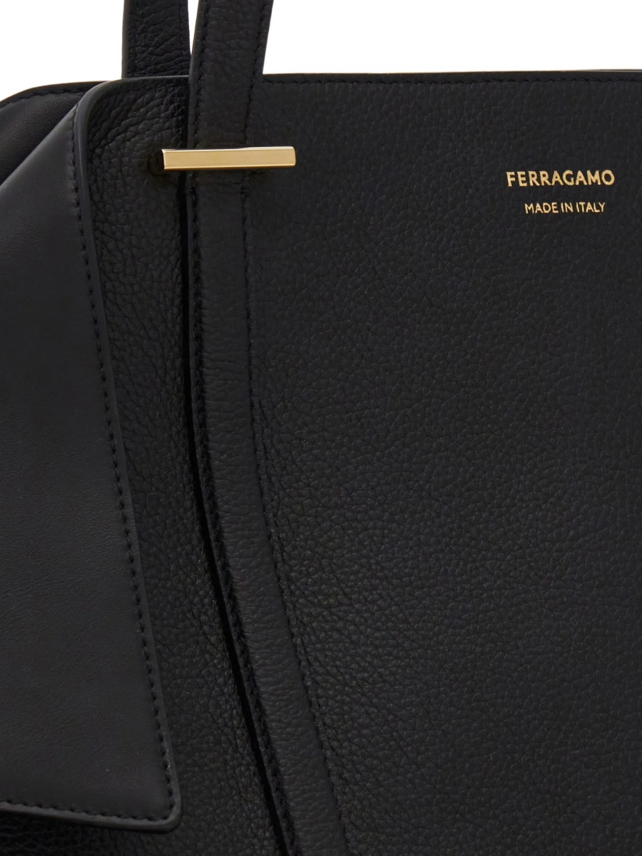 Geanta de mana Ferragamo neagra din piele - Img 4