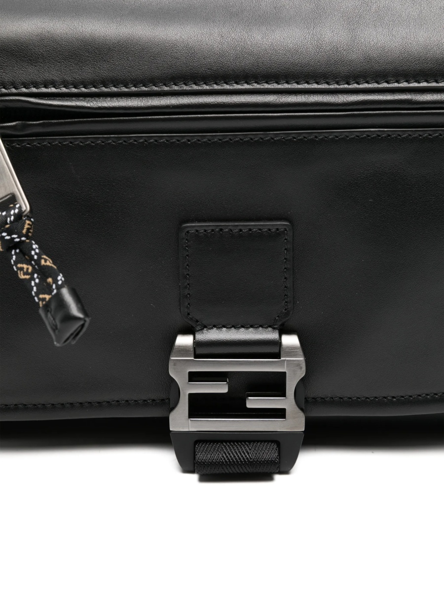 Geanta tip postas Fendi neagra din piele - Img 4