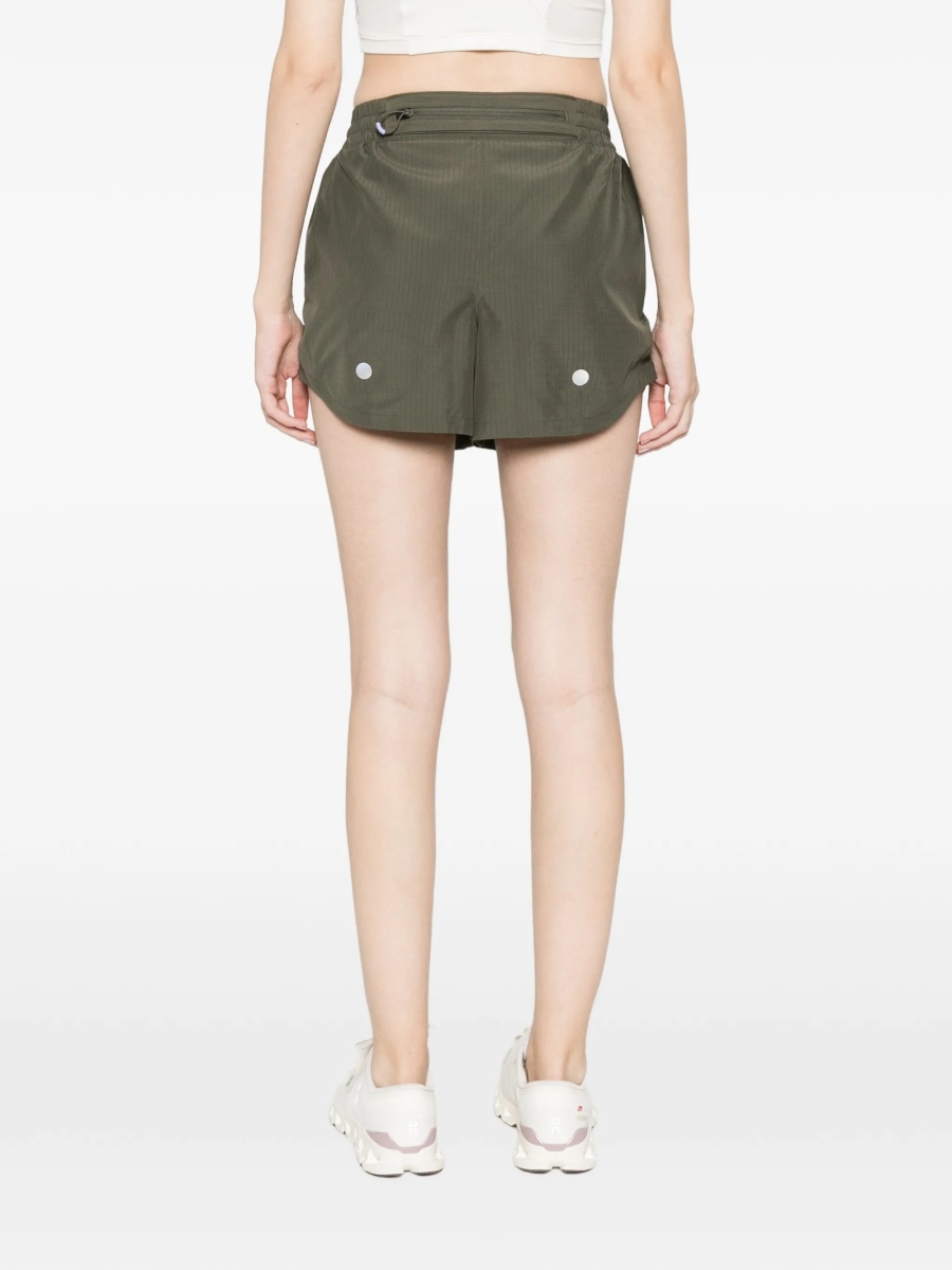 Pantaloni scurti ASICS verzi din poliester reciclat - Img 4
