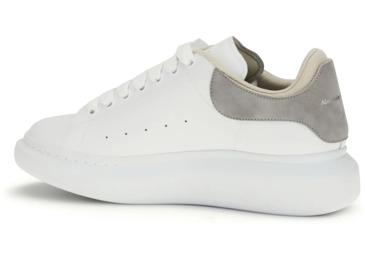 Sneakers Oversized Sneakers with suede heel tab - Img 3