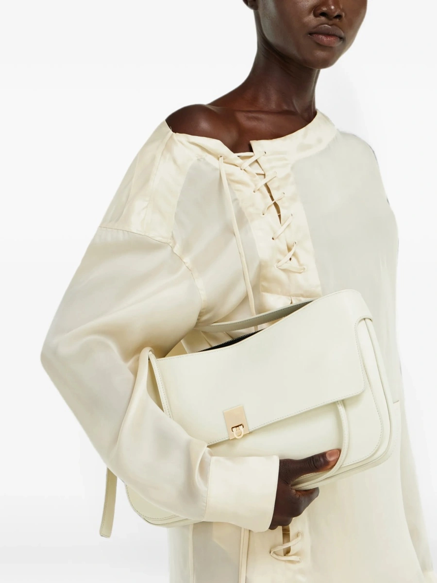 Geanta de umar Ferragamo neutra din piele - Img 3