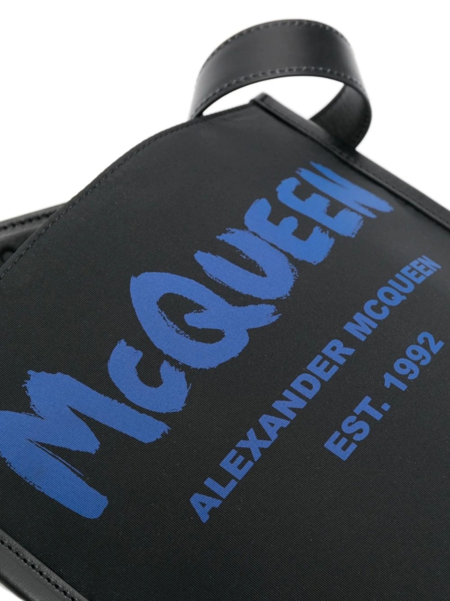 Geanta tip postas Alexander McQueen neagra din piele si material textil - Img 4