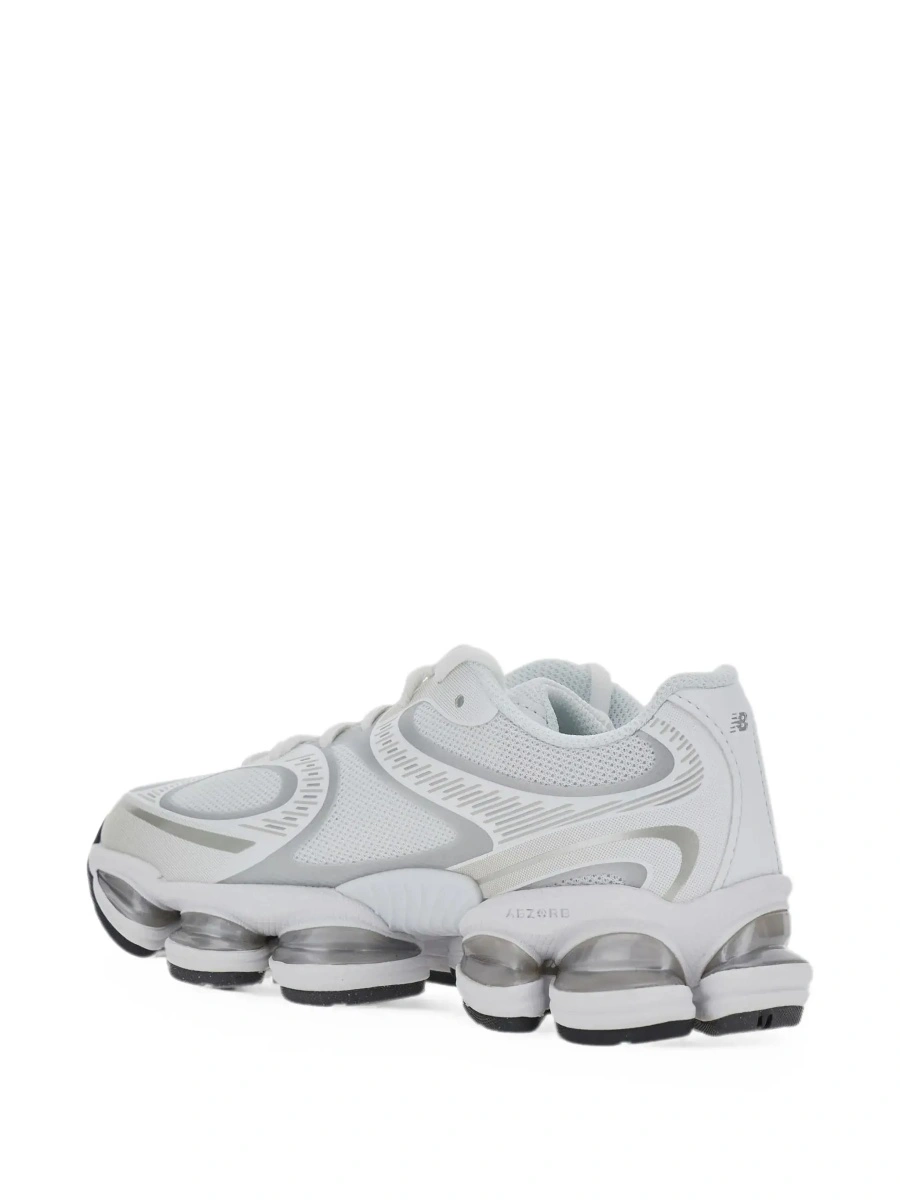 Sneakers New Balance albi din piele si material textil '2000' - Img 7