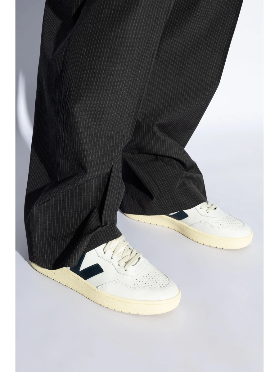 Sneakers VEJA albi din piele - Img 2
