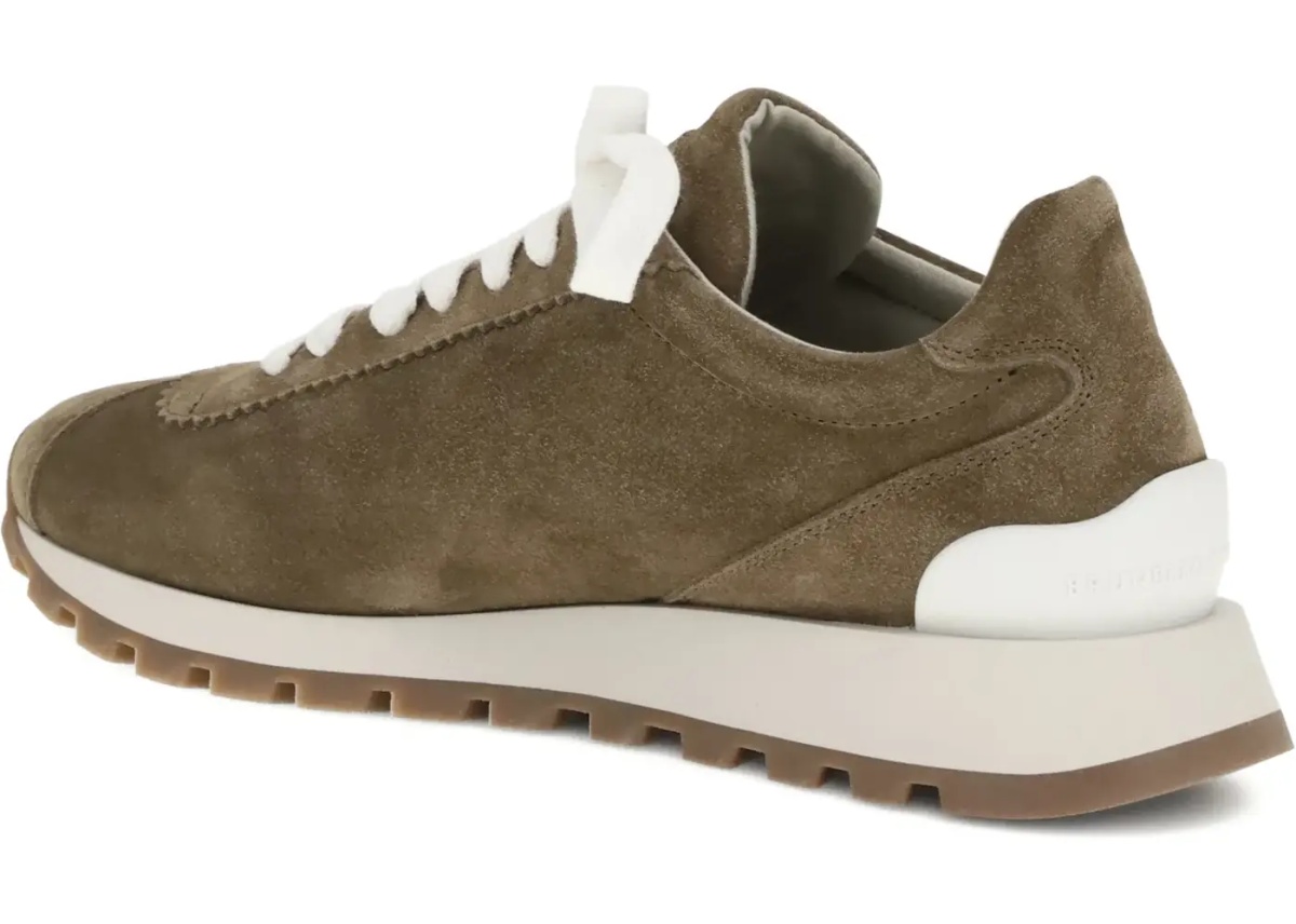 Sneakers with iconic embellishments - Img 3