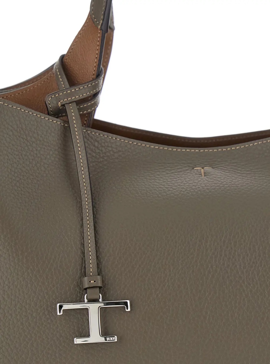 Geanta de mana Grey Medium handbag with T metal pendant in leather for women - Img 3