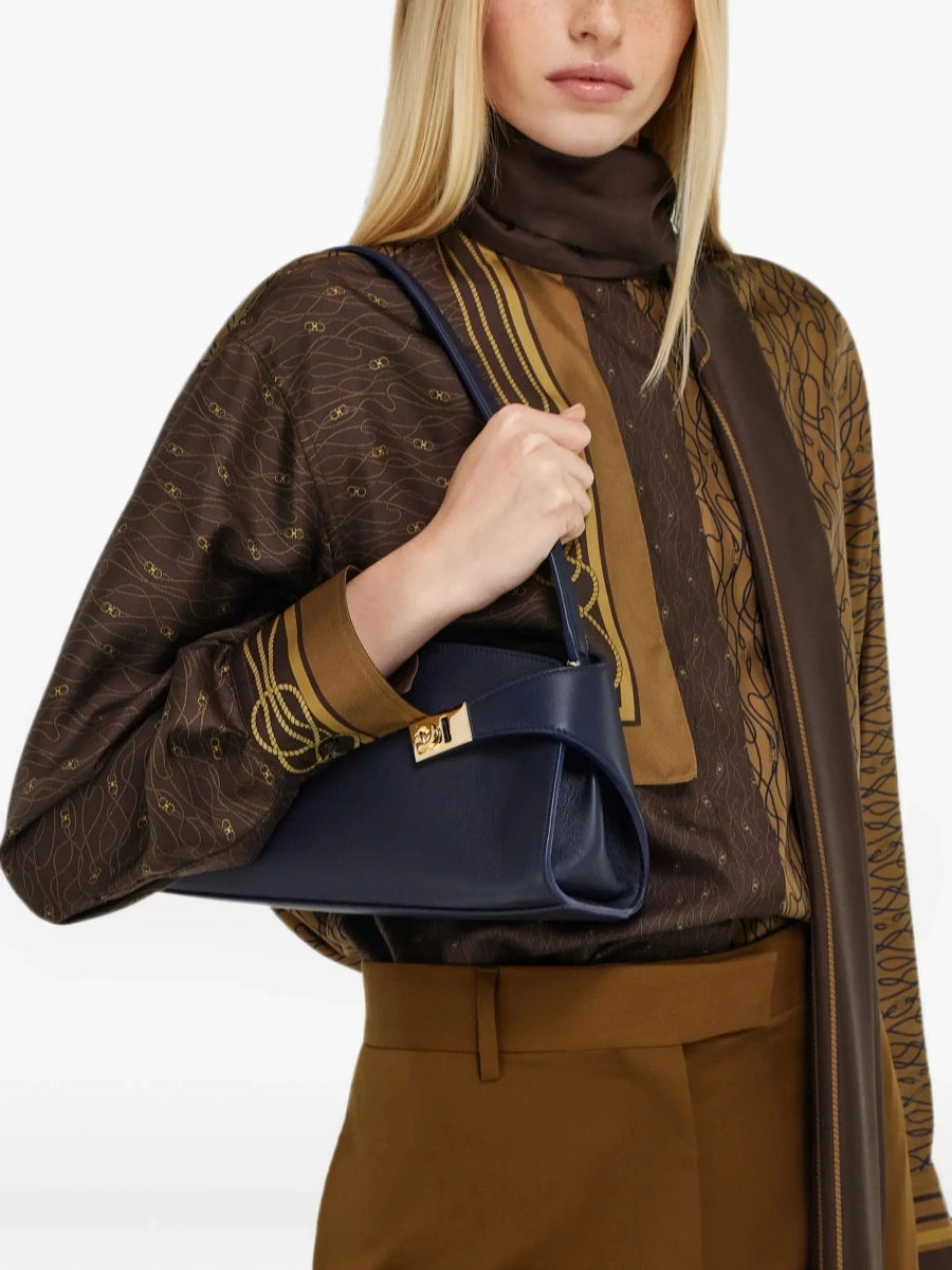 Geanta de umar Ferragamo albastra din piele - Img 5
