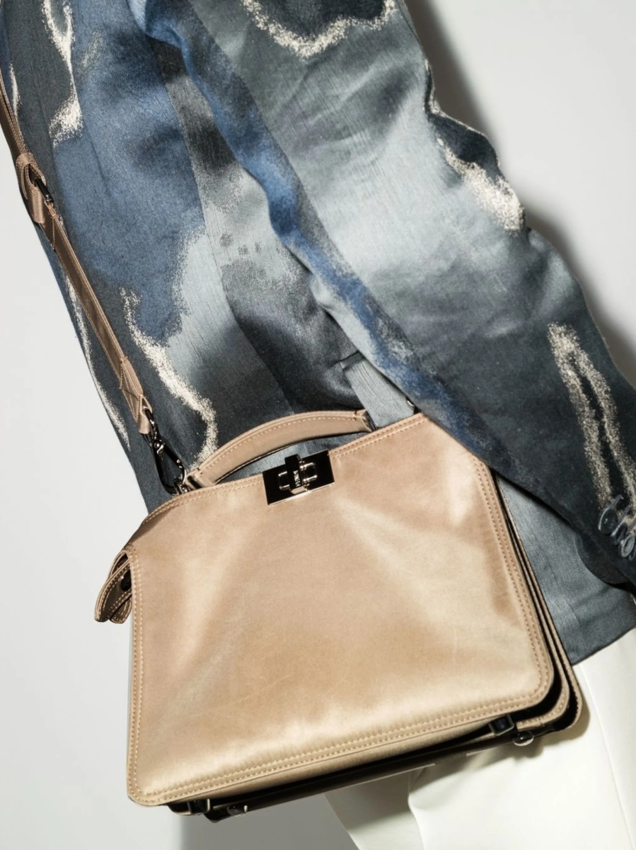 Geanta tip postas Fendi neutra din nylon - Img 2