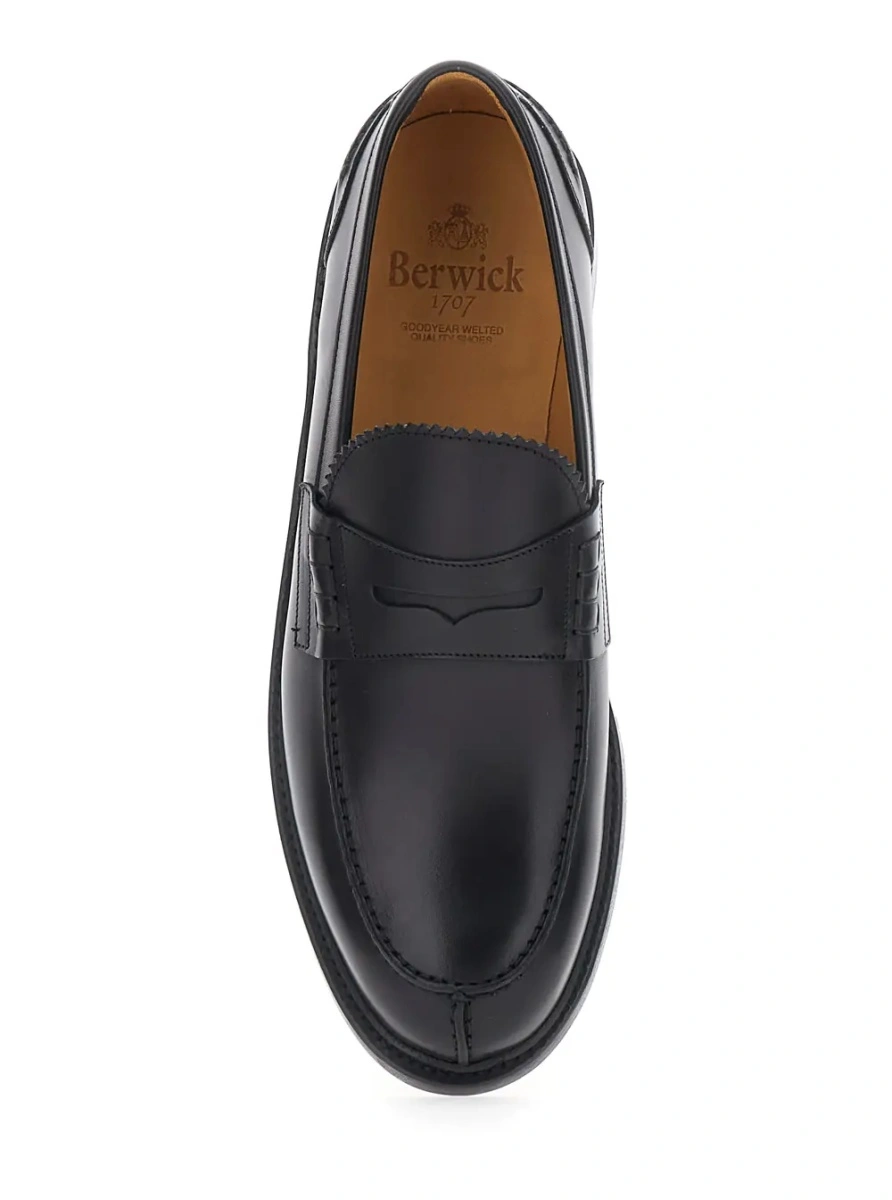 Mocasini Black Loafers with Almond Toe in Leather for Men - Img 4