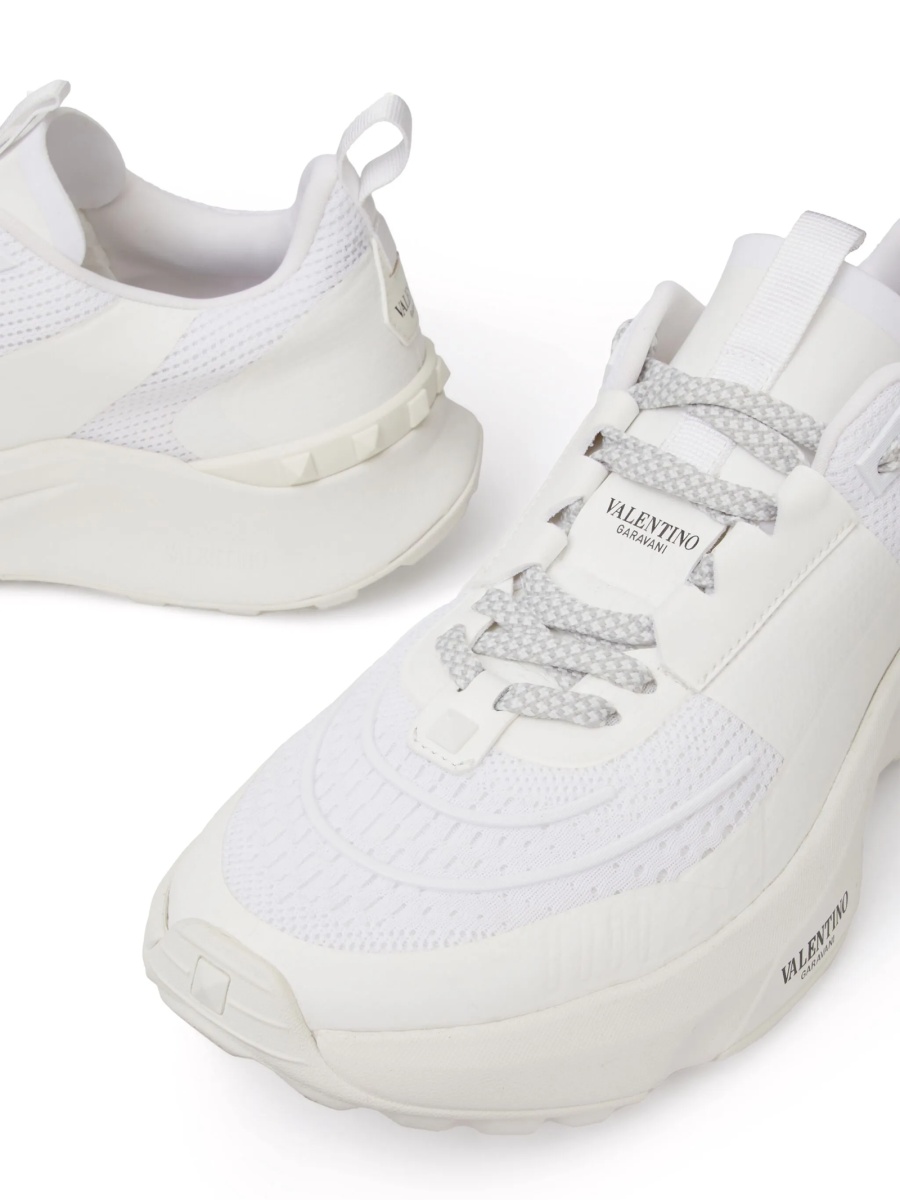 Sneakers Valentino Garavani Rockstud albi din piele si vascoza - Img 5