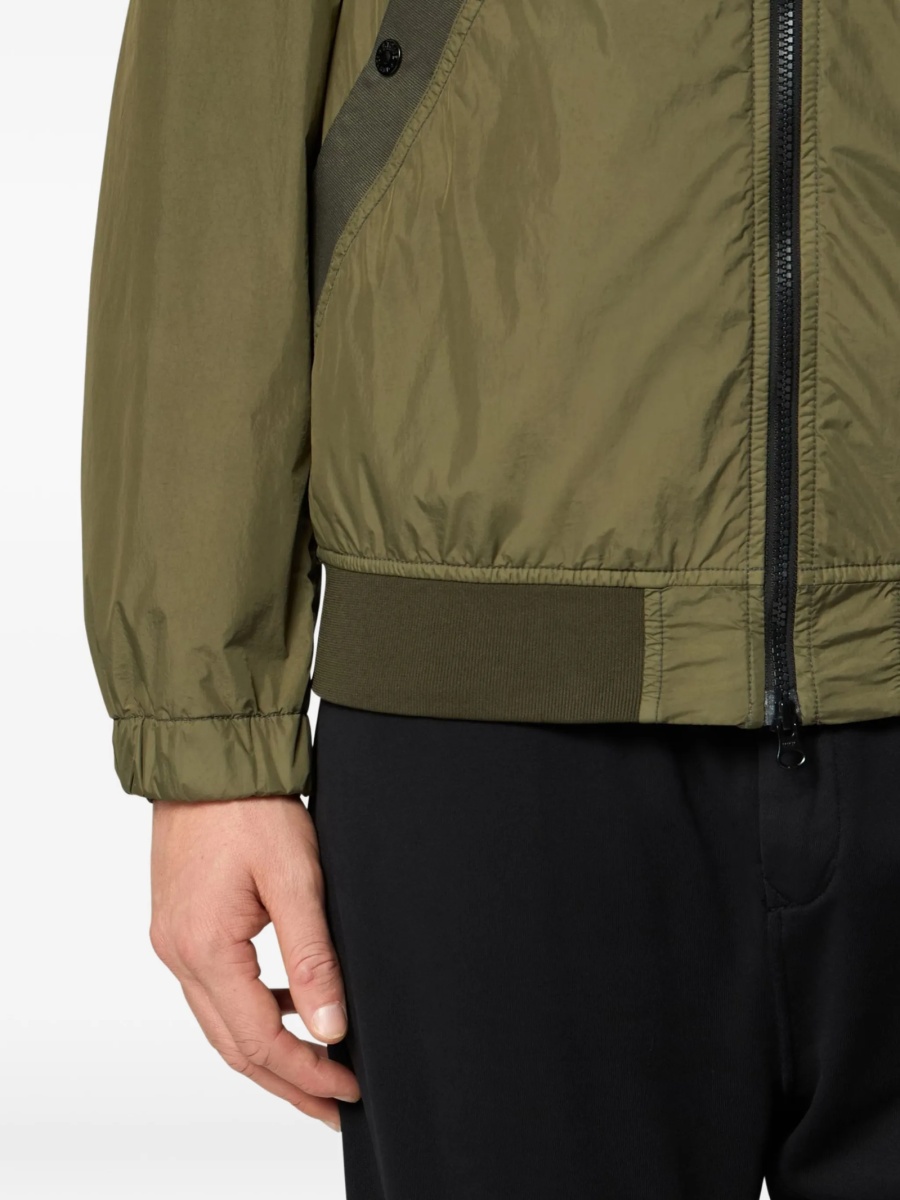 Bomber jacket Stone Island verde din poliamida si poliuretan - Img 3