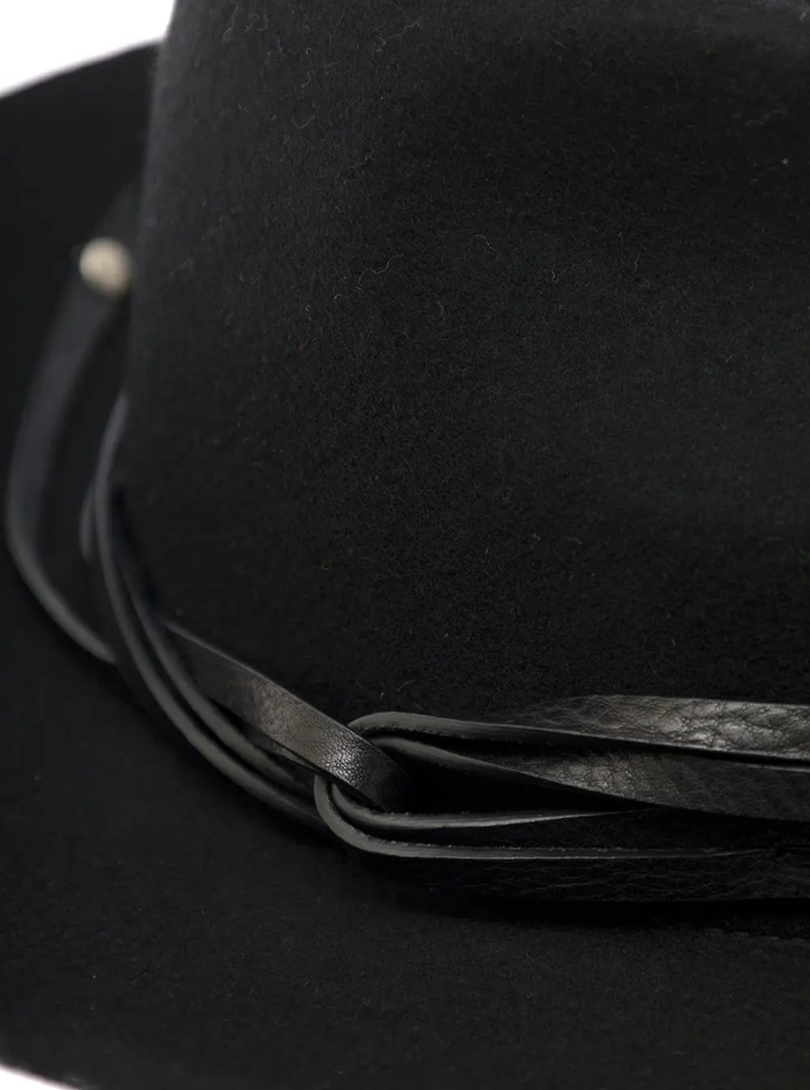 Caciula black Hat with applied leather belt in felt for women - Img 3