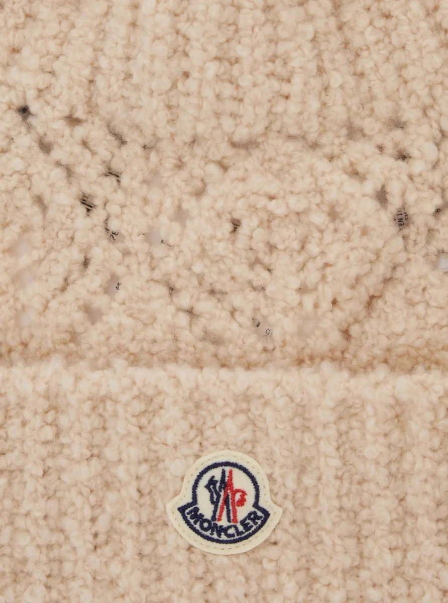 Caciula Moncler alba din lana - Img 3