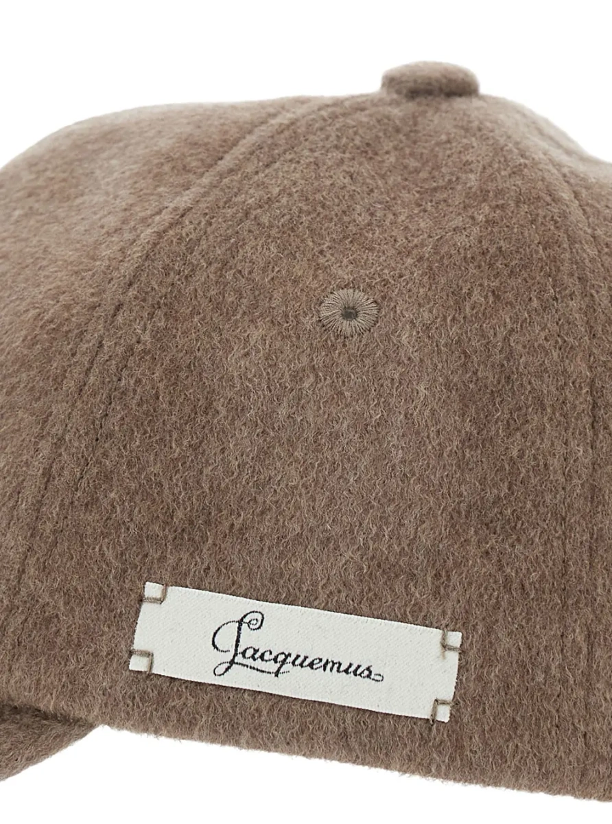 Caciula THE HORSEBIT CAP is a cotton visor hat in brown for unisex - Img 3