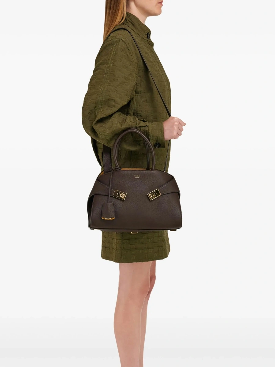 Geanta de mana Ferragamo maro din piele 'Hug Small' - Img 5