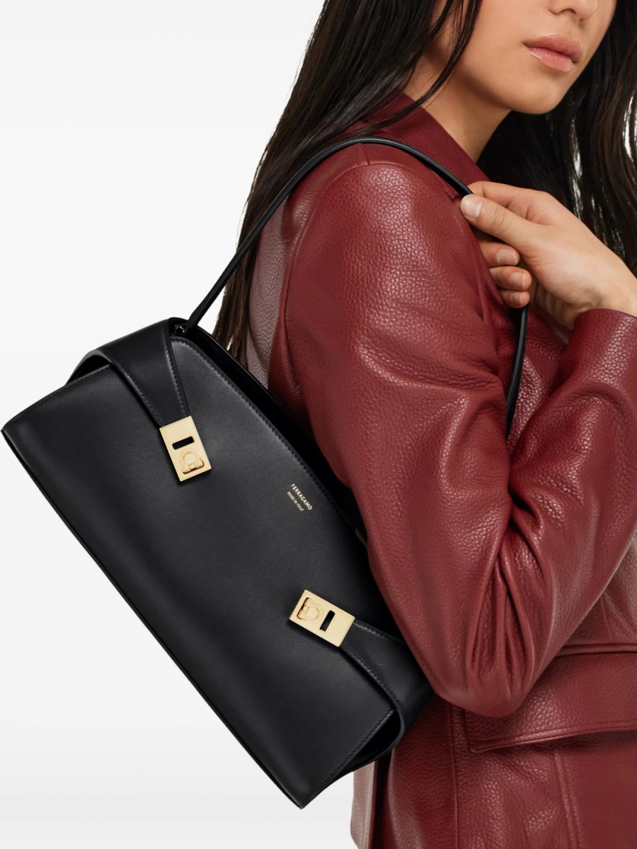 Geanta de umar Ferragamo neagra din piele - Img 3