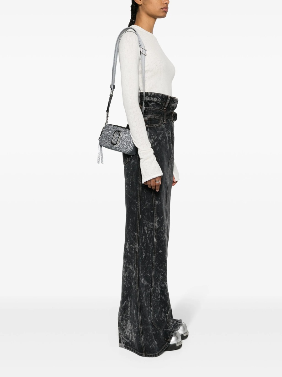 Geanta tip postas Marc Jacobs snapshot argintie din piele - Img 2