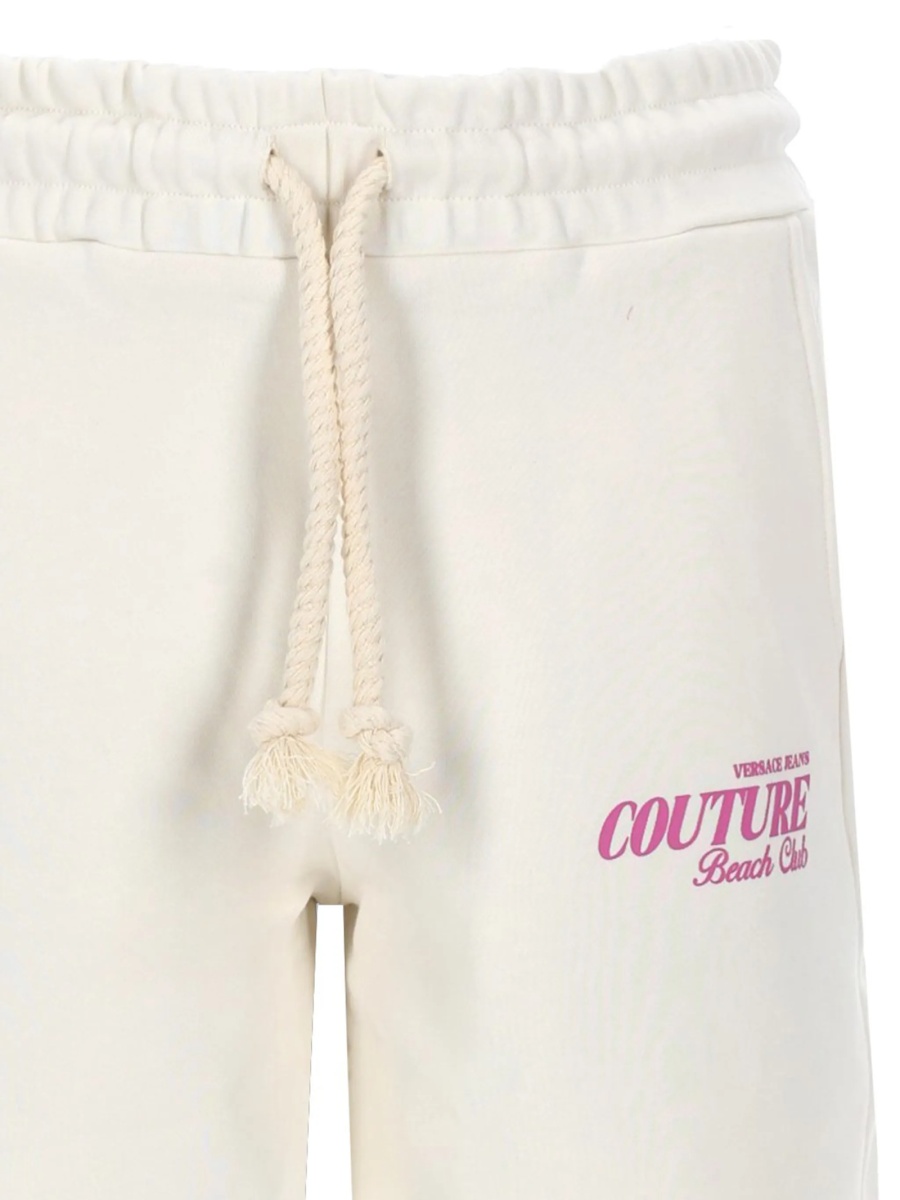 Pantaloni scurti Versace Jeans Couture albi din bumbac - Img 2
